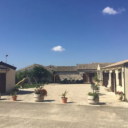 Oasi Di Cava Ispica Pietre Nere San Zagaria